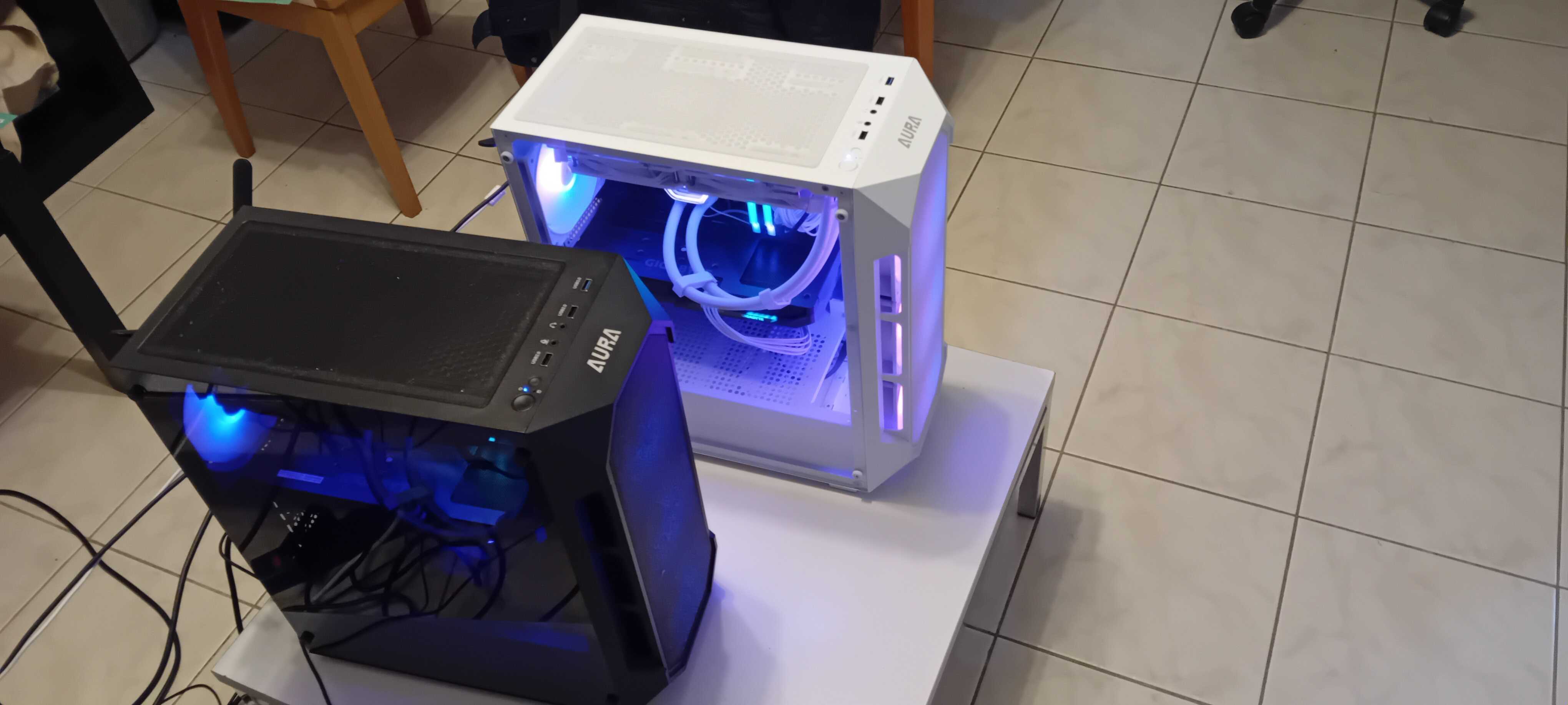 Vue intérieure des deux PC